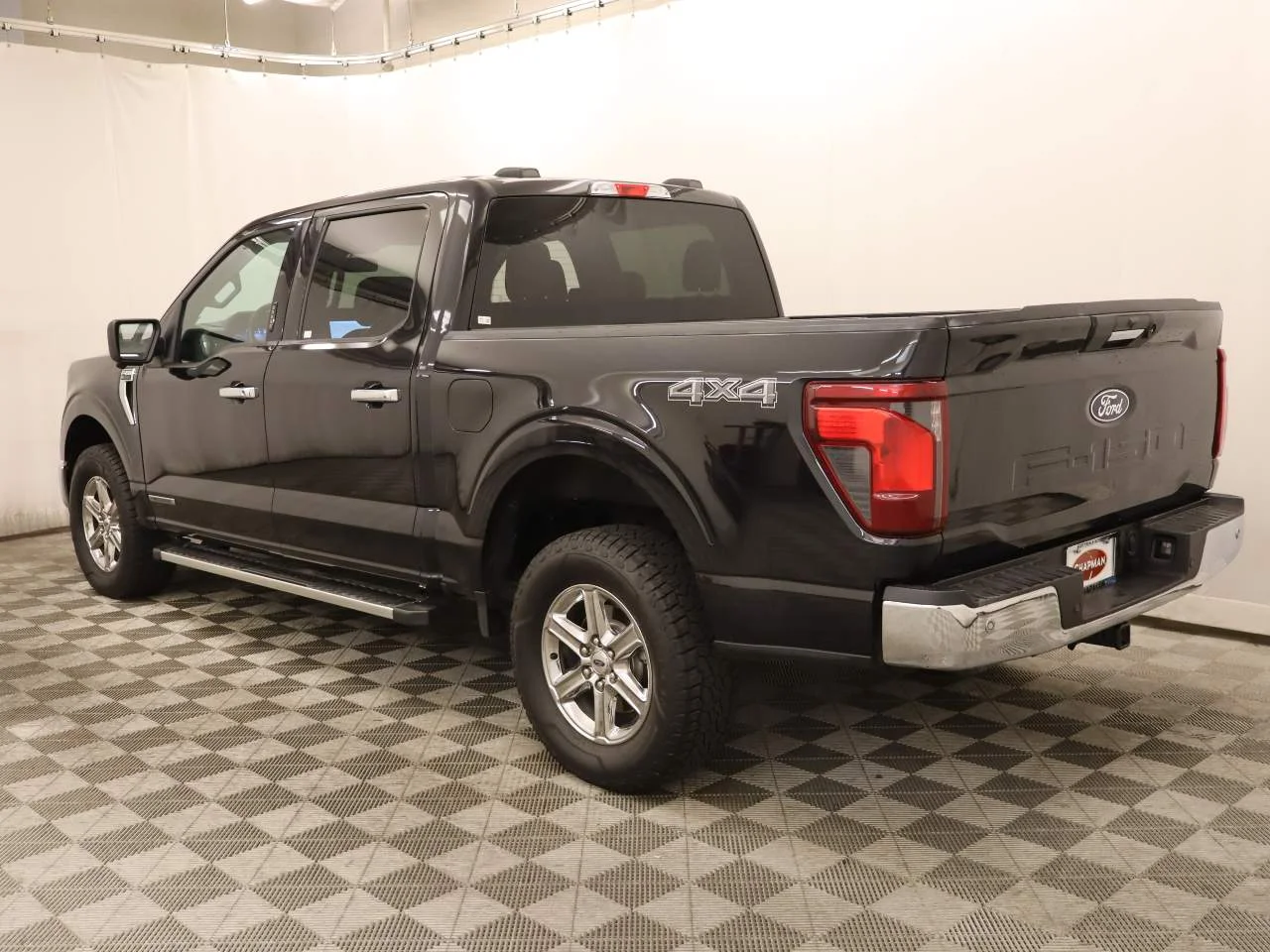 Used 2024 Agate Black Ford XLT Crew Cab image 3