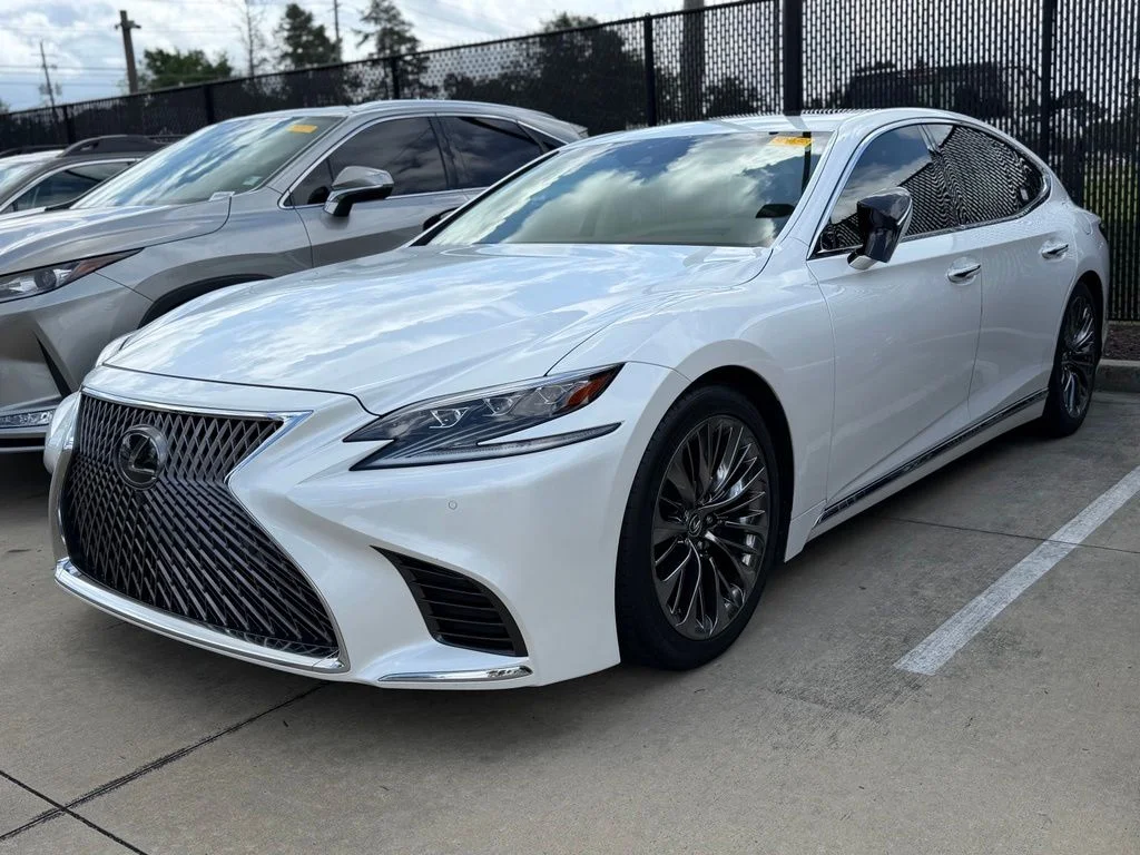 Used 2020 White Lexus 500 Base image 3