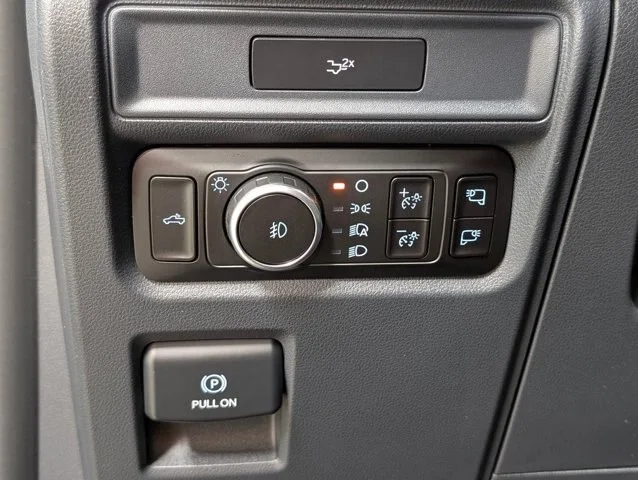 New 2026 Oxford White Ford XLT image 46