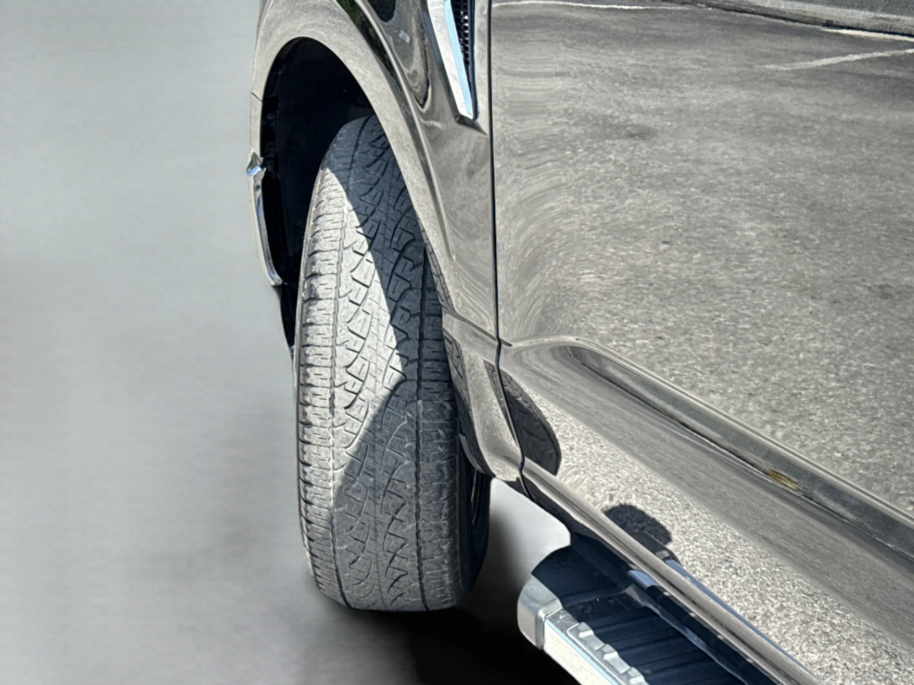 Used 2022 Agate Black Metallic Ford LARIAT image 47