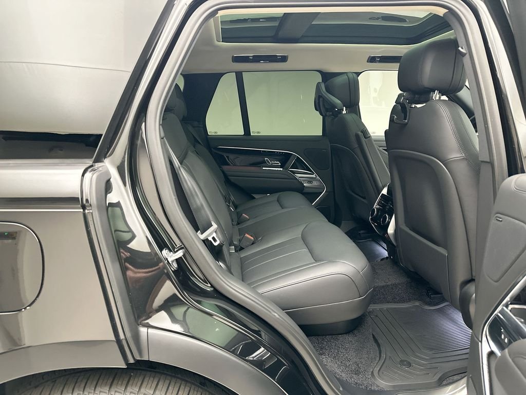 New 2026 Santorini Black Land Rover SE image 15