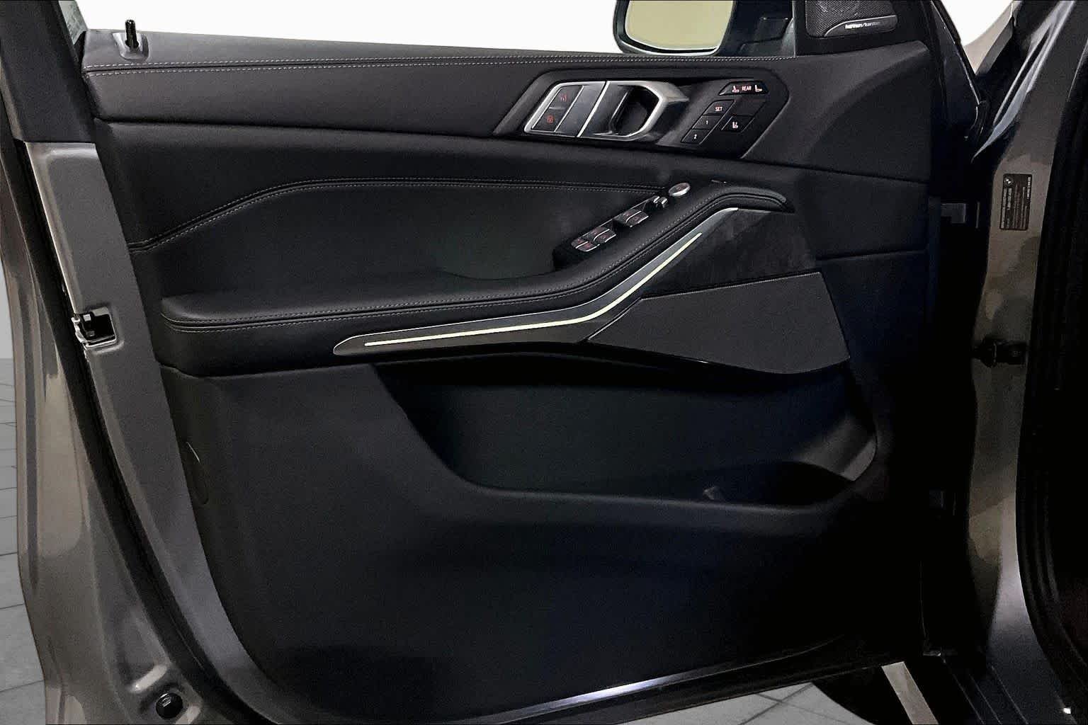 Used 2026 Skyscraper Grey Metallic BMW xDrive40i image 21