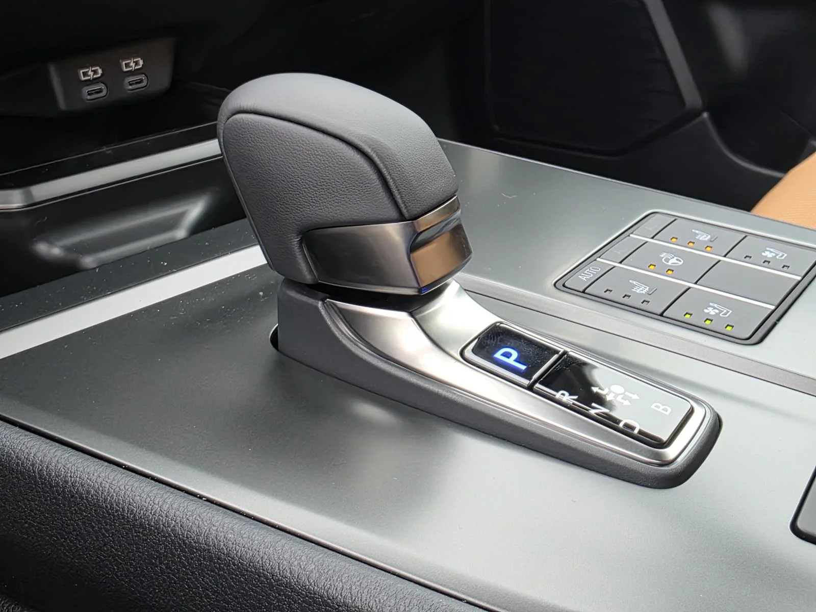 2026 Lexus UX Hybrid 300h Premium - Photo 24