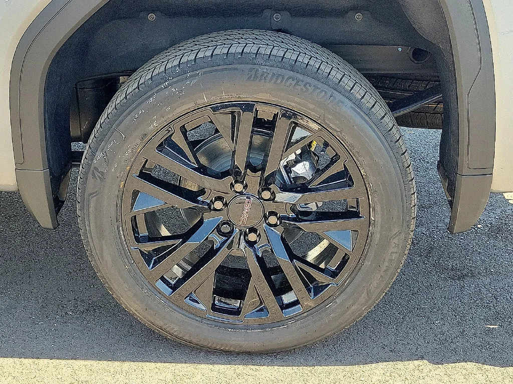 New 2026 Sterling Metallic GMC Elevation image 10