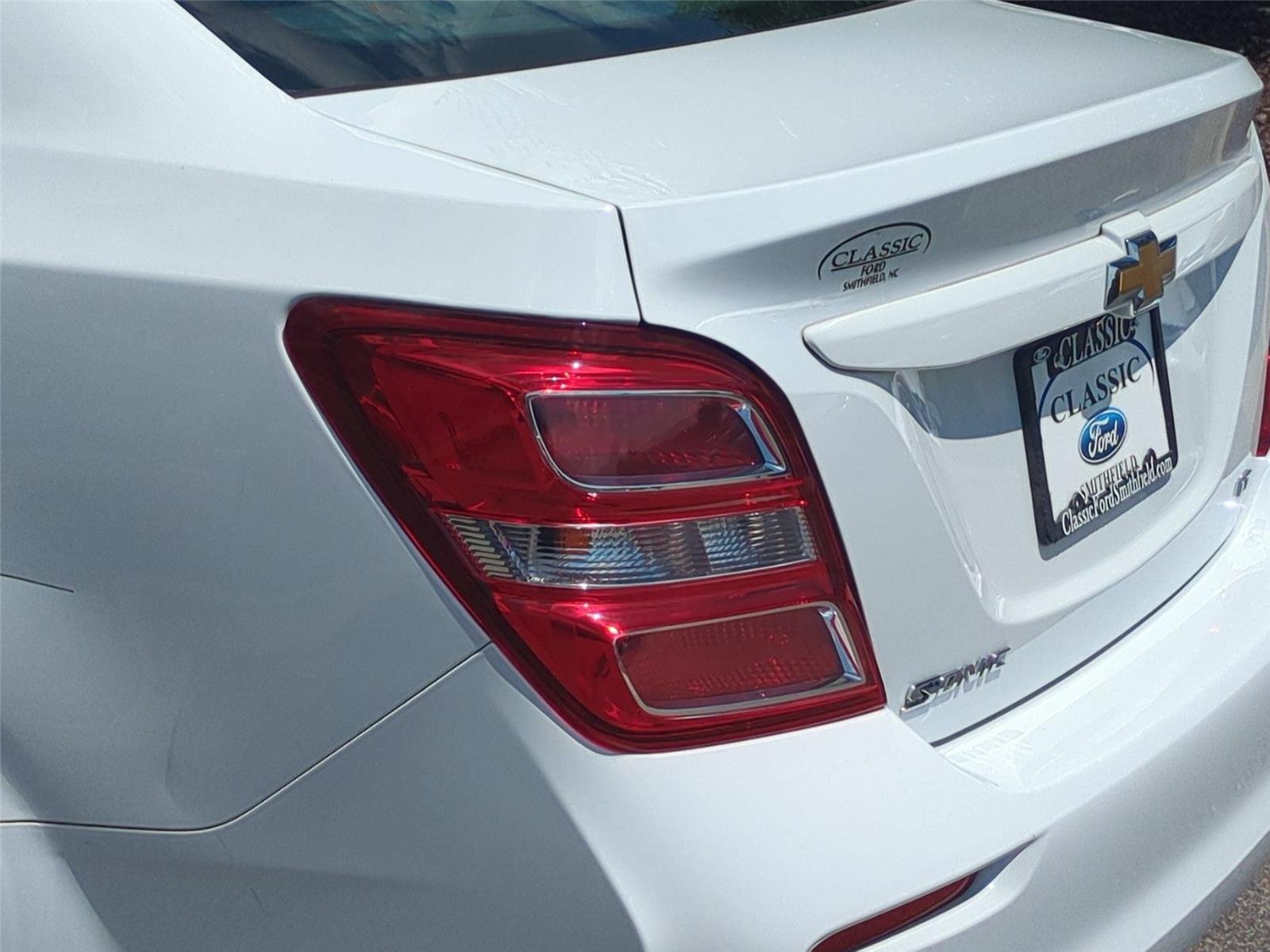 Used 2018 Summit White Chevrolet LT image 12