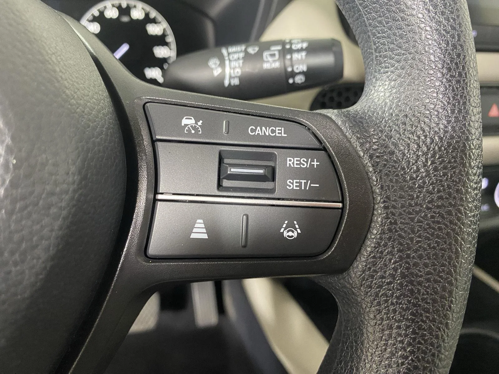 Used 2024 Lunar Silver Metallic Honda LX image 15