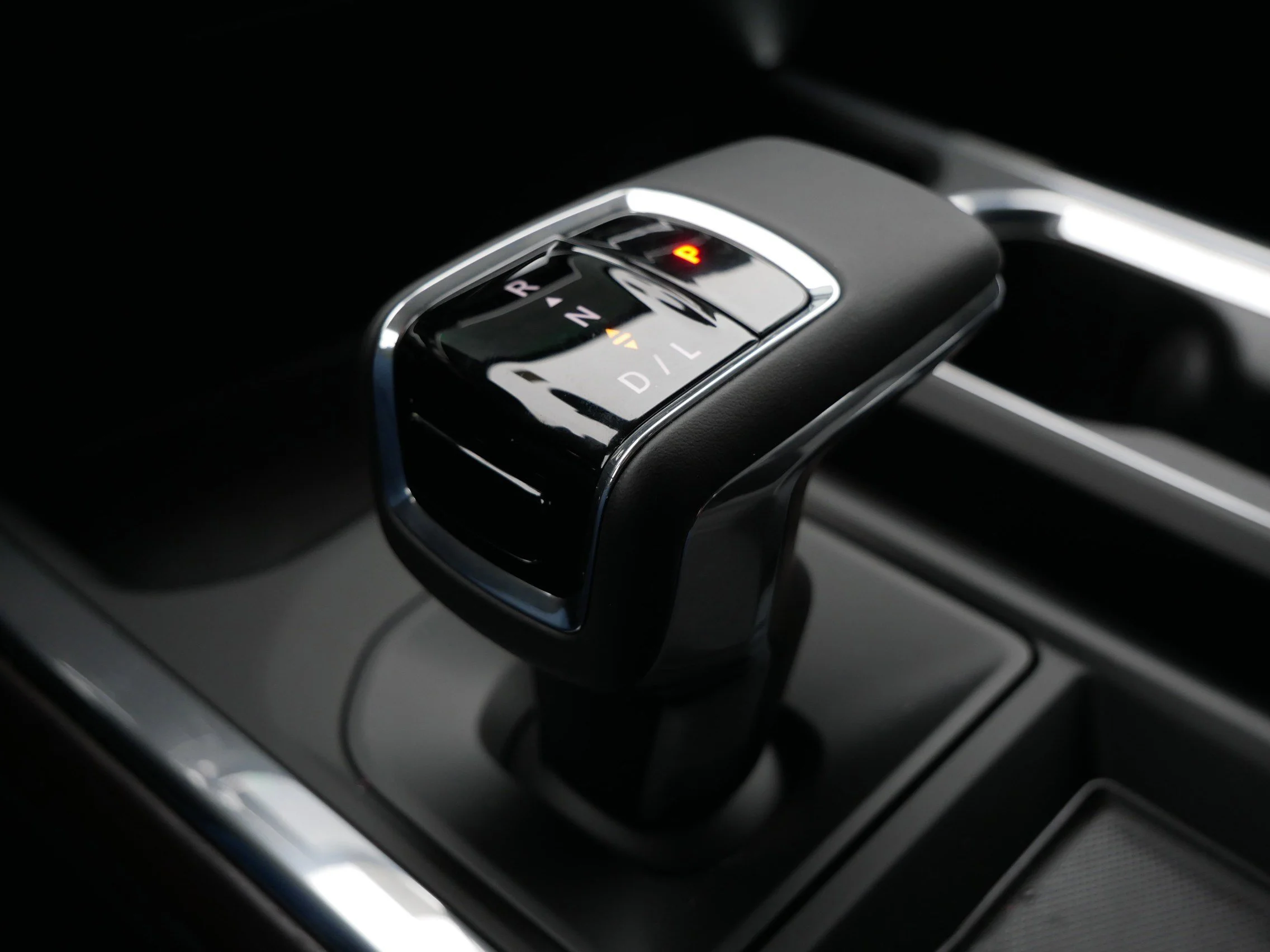 2026 GMC Sierra 1500 SLT - Photo 9