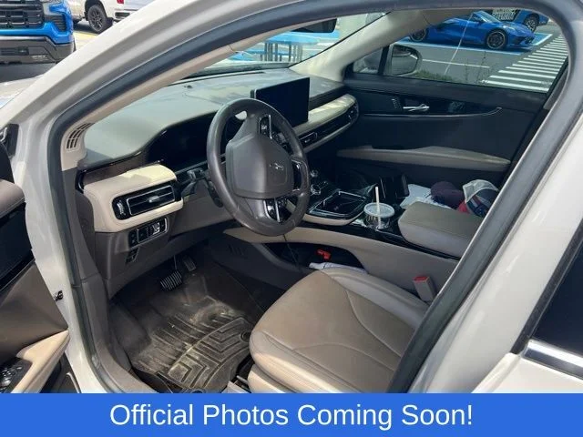 Used 2023 White Lincoln Reserve image 2