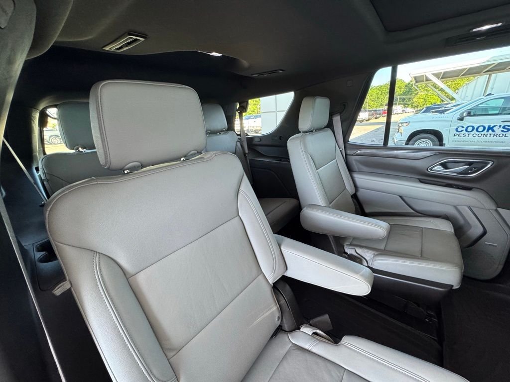 Used 2023 White Chevrolet Z71 image 27