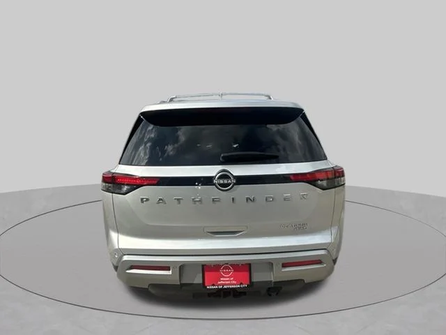 Used 2025 Silver Nissan Platinum image 4
