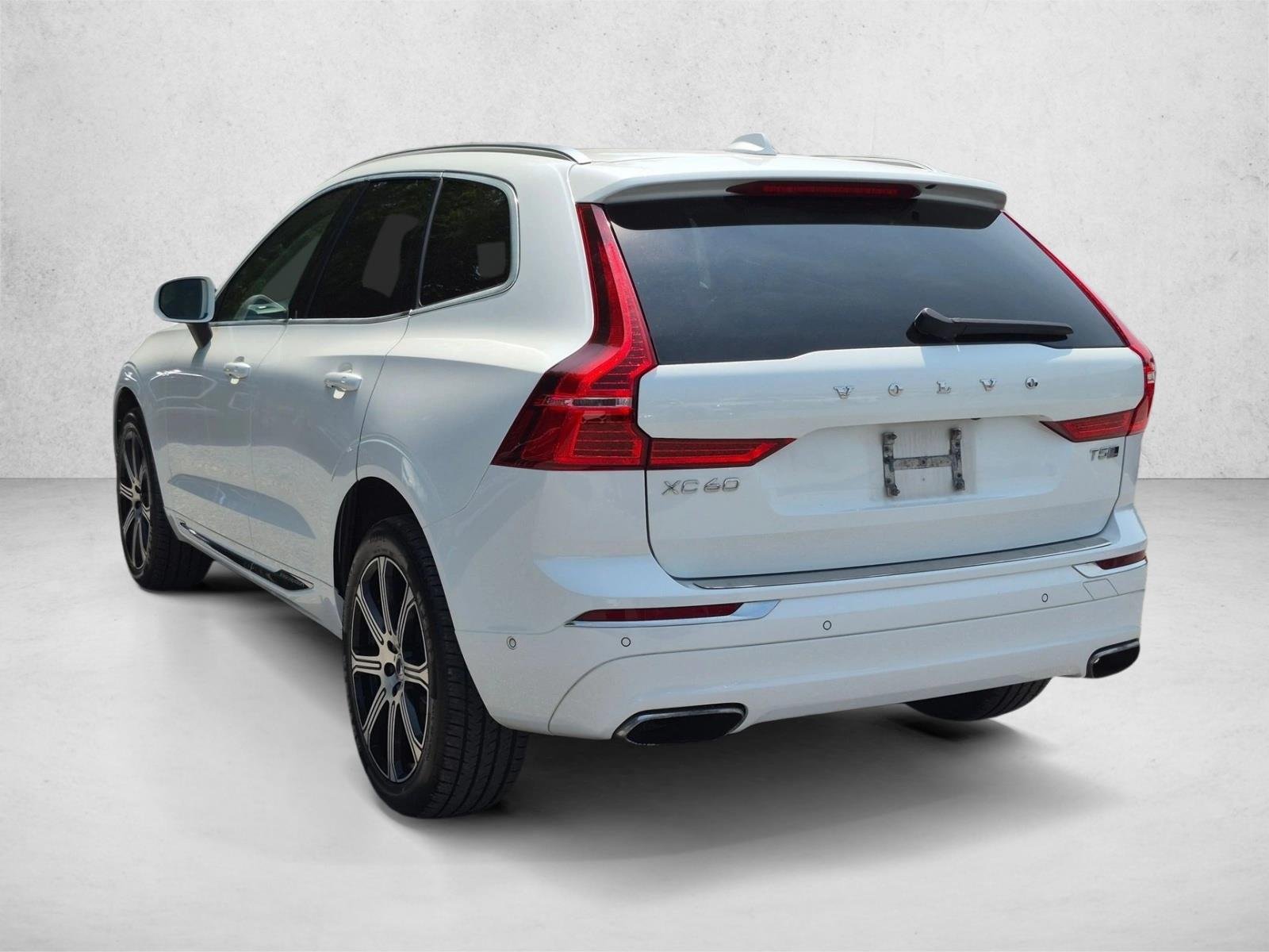 Used 2018 Crystal White Metallic Volvo Inscription image 8