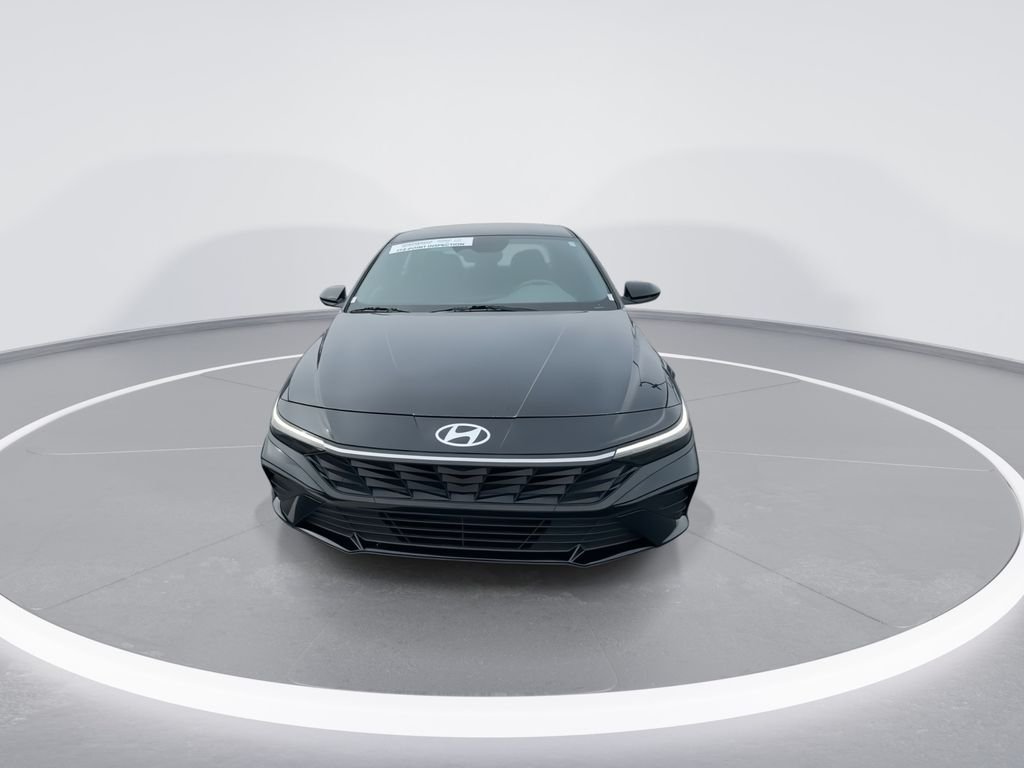 Used 2024 Black Hyundai SE image 3