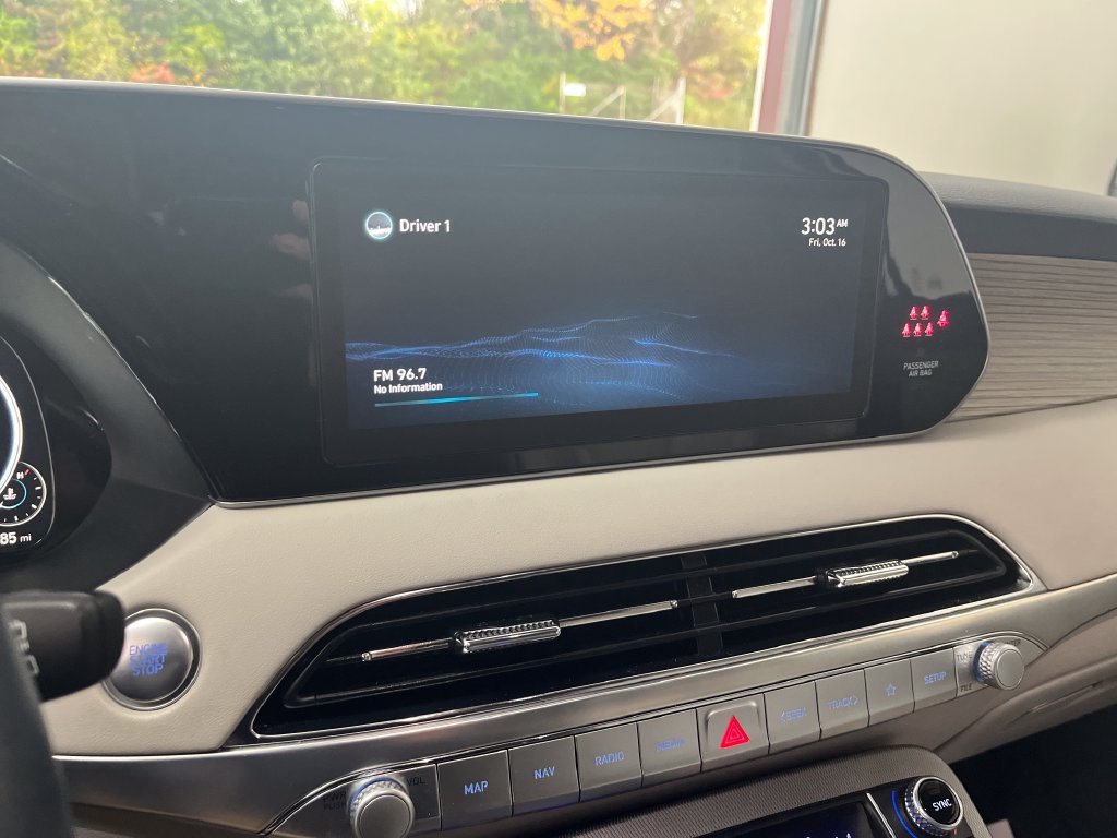 Used 2022 White Hyundai Limited image 19