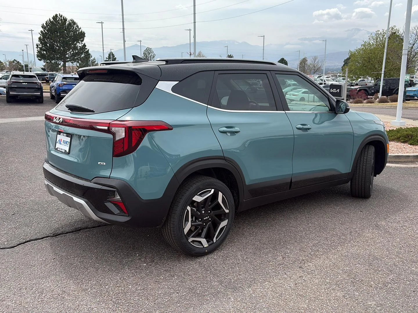 Used 2026 Pluton Blue/Fusion Black Roof Kia SX image 5
