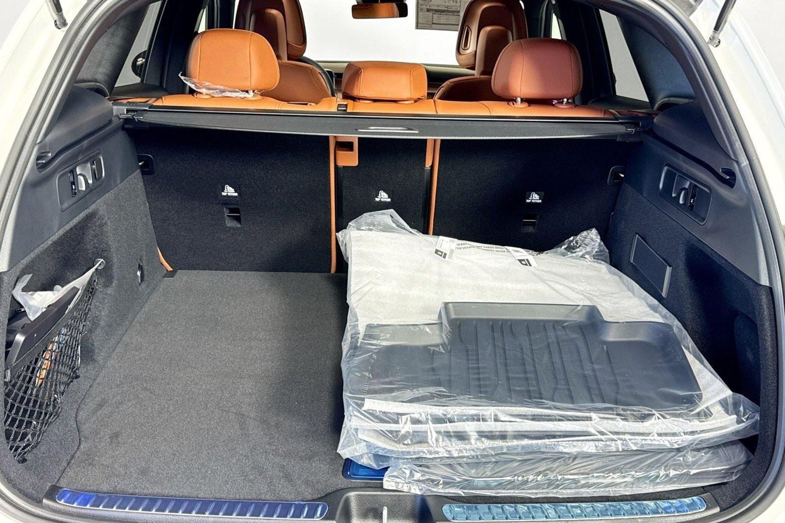 New 2026 Polar White Mercedes-Benz GLC 300 image 24