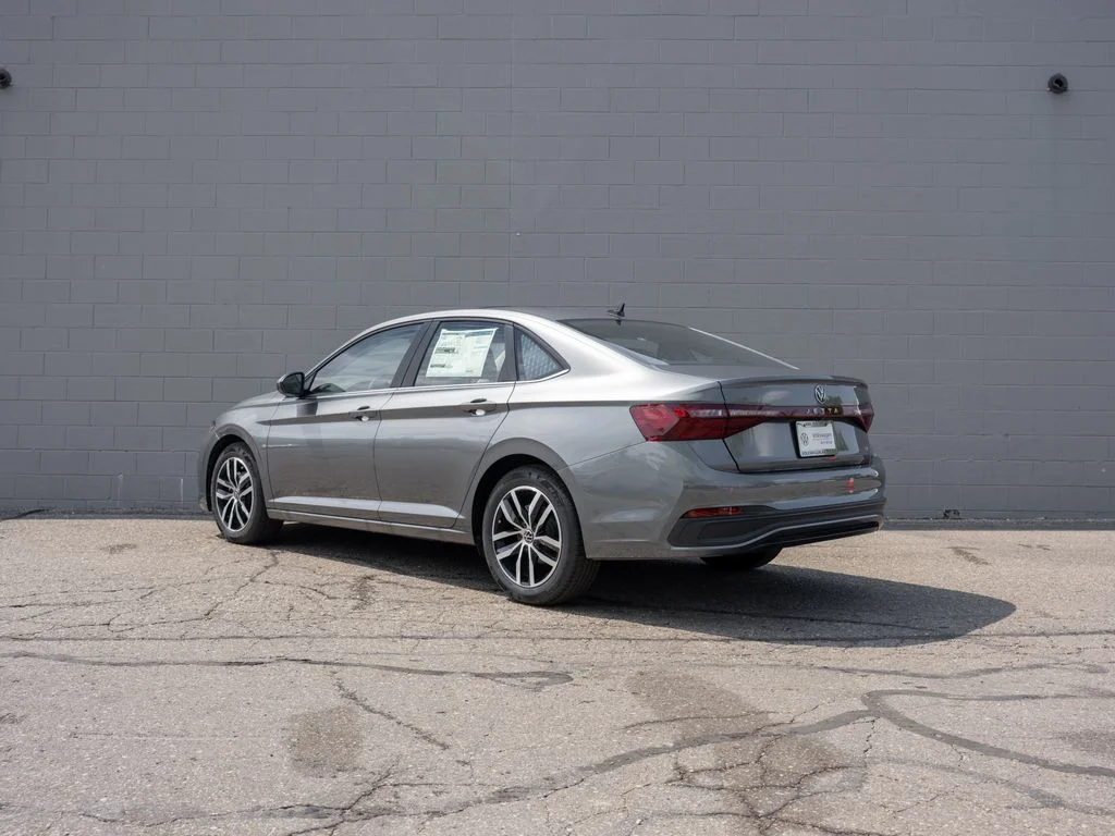 New 2026 Platinum Gray Metallic Volkswagen 1.5T SE image 4