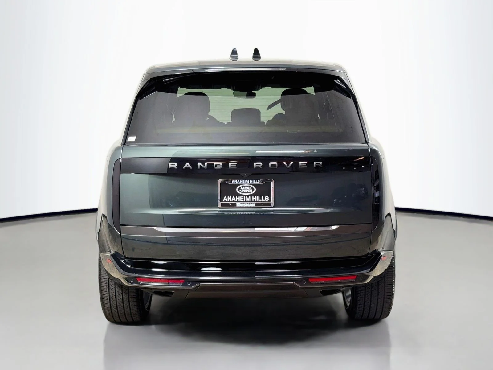 New 2026 Belgravia Green Land Rover SE image 4