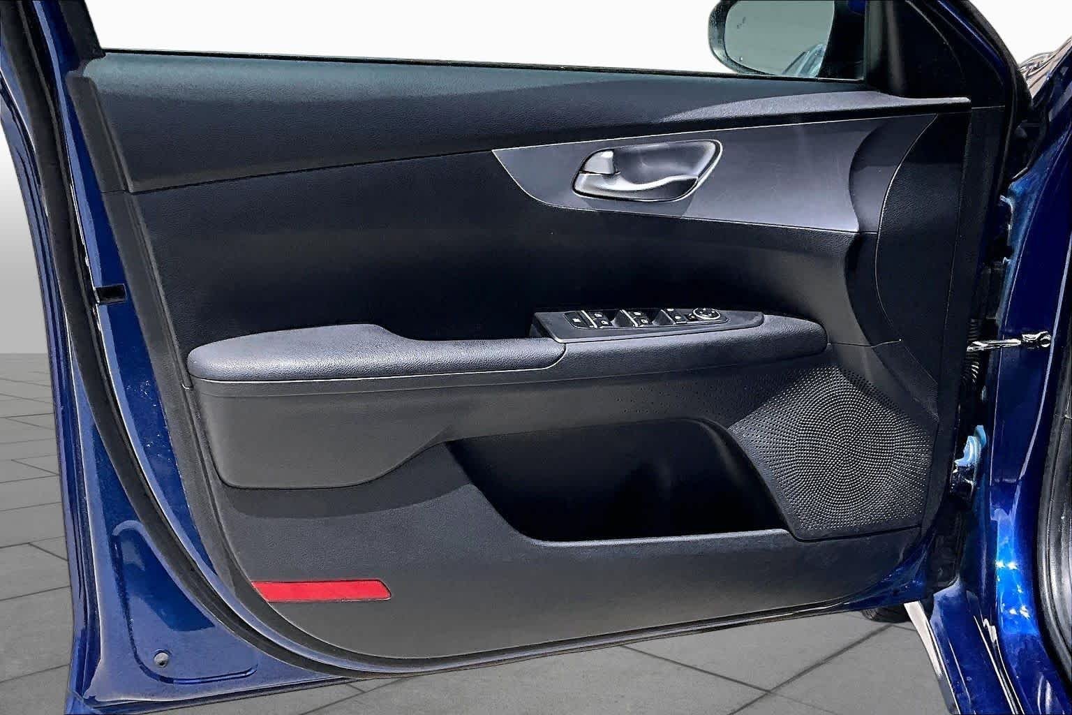 Used 2022 Deep Sea Blue Kia LXS image 19