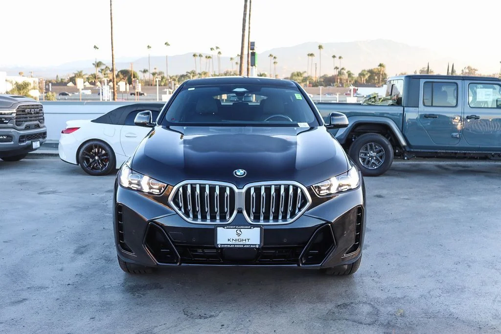Used 2024 Black BMW xDrive40i image 3