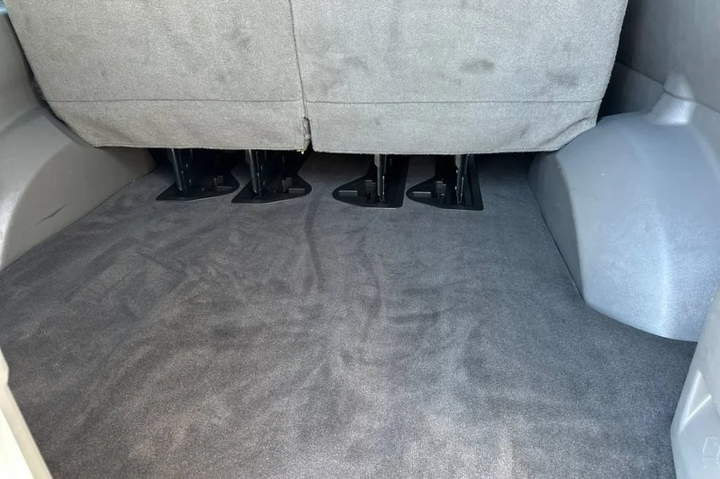2024 Chevrolet Express Passenger LT - Photo 16