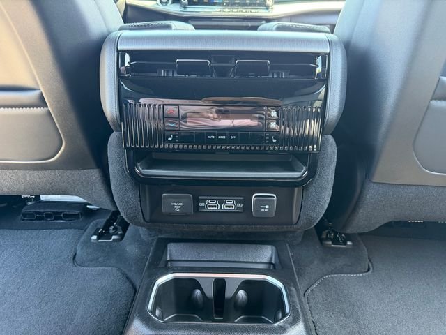 New 2026 Silver-Zynith Exterior Paint Jeep Limited Altitude image 12