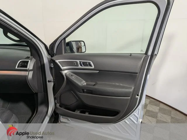 Used 2011 Silver Ford XLT image 45