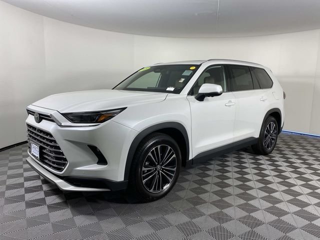 Used 2025 Beige Toyota MAX Platinum image 4