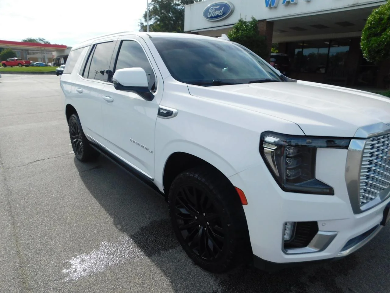 Used 2021 White GMC 4WD 4dr Denali image 2