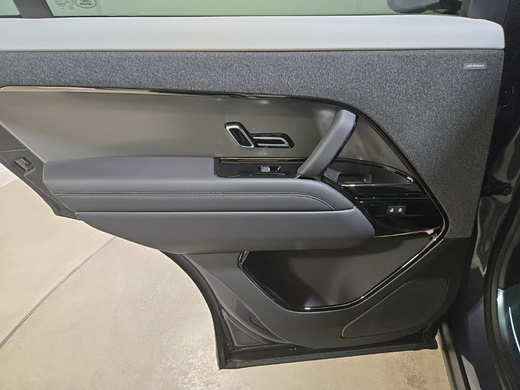 New 2026 Varesine Blue Land Rover Dynamic SE image 25