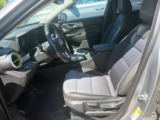 2025 Chevrolet Trax LT - Photo 4