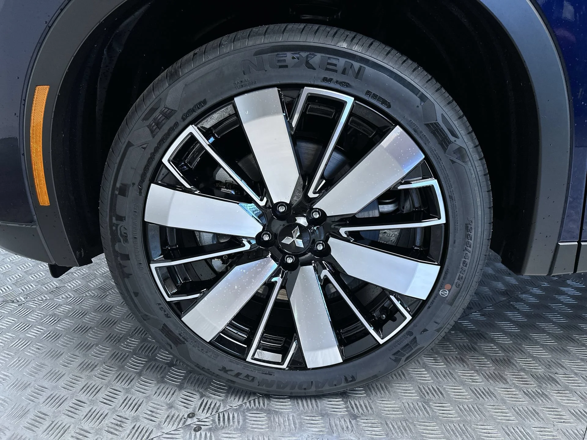 New 2026 Cosmic Blue Metallic Mitsubishi SE image 27
