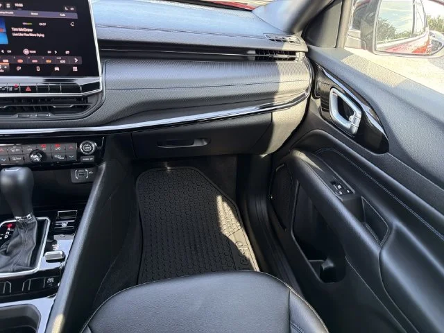 Used 2026 Red Jeep Latitude image 17