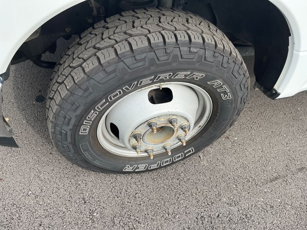 Used 2019 White Ford XL image 9