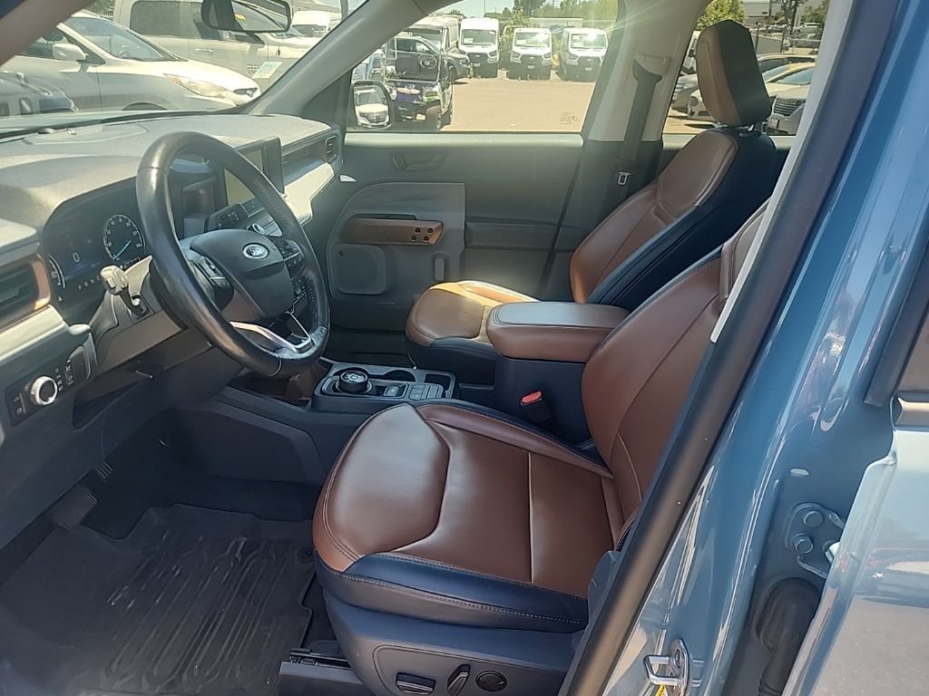 Used 2022  Ford Lariat image 18