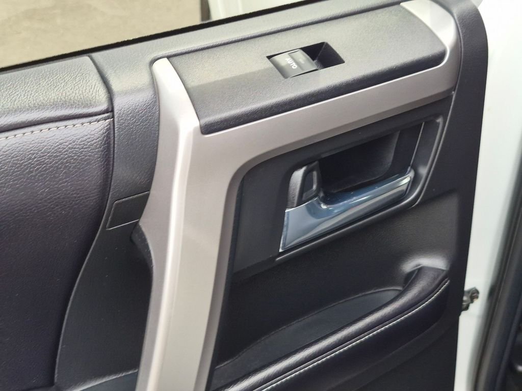 Used 2016 White Toyota SR5 image 16