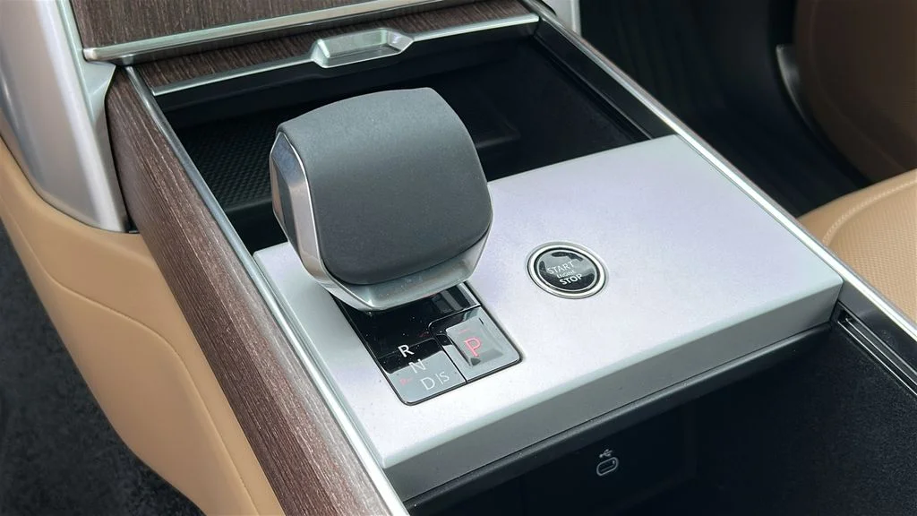 2026 Land Rover Range Rover SE - Photo 17