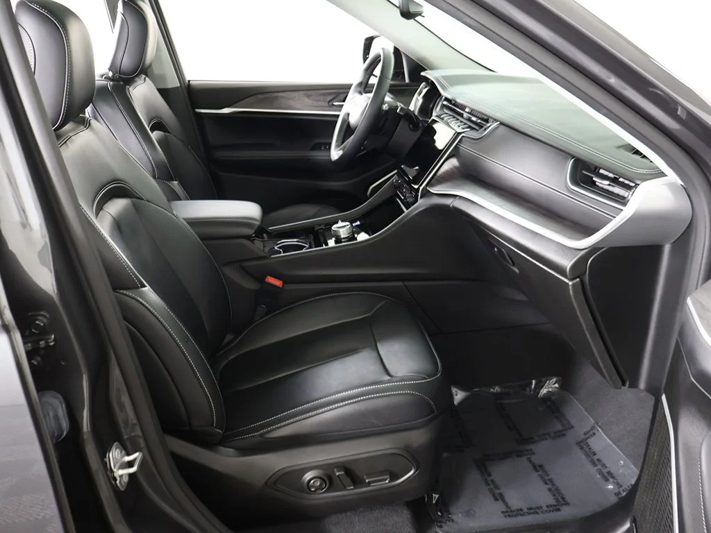 Used 2022 Gray Jeep Limited image 37