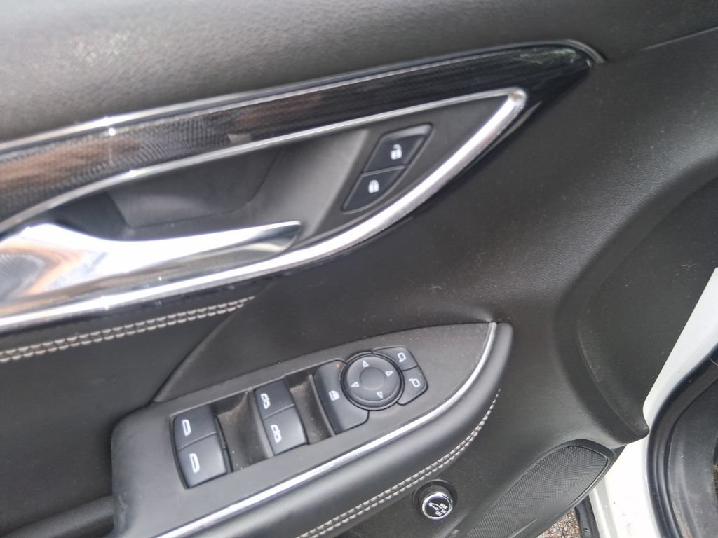 Used 2022 Summit White Buick Preferred image 10