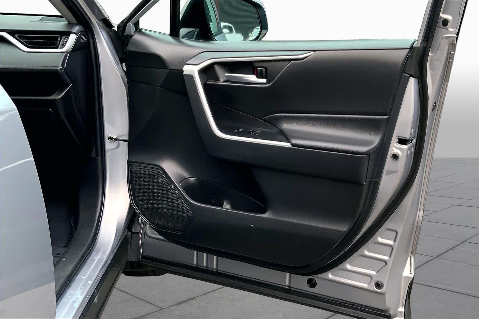 Used 2023 Silver Sky Metallic Toyota XLE image 23