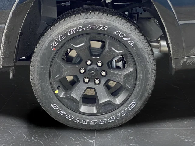 New 2026 Diamond Black Crystal Pearl-Coat Exterior Paint RAM Big Horn/Lone Star image 39