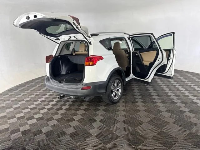 Used 2015 White Toyota XLE image 17