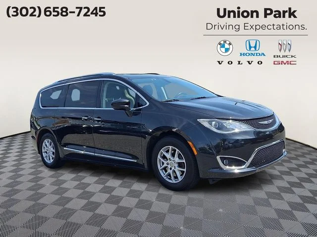 Used 2020 Brilliant Black Crystal Pearlcoat Chrysler Touring L image 3