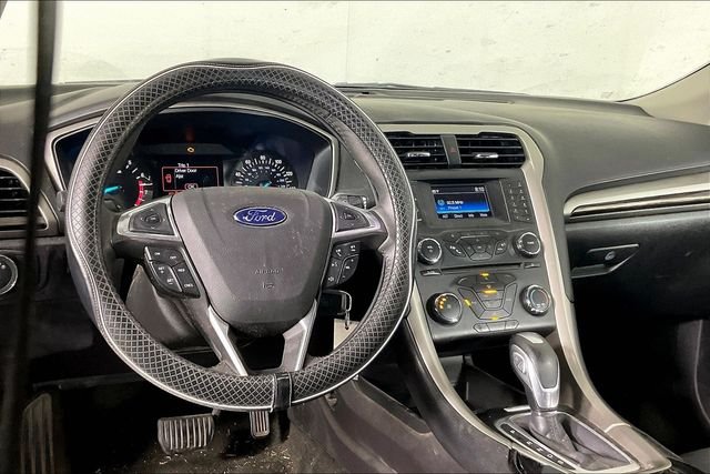 Used 2016 White Ford SE image 2
