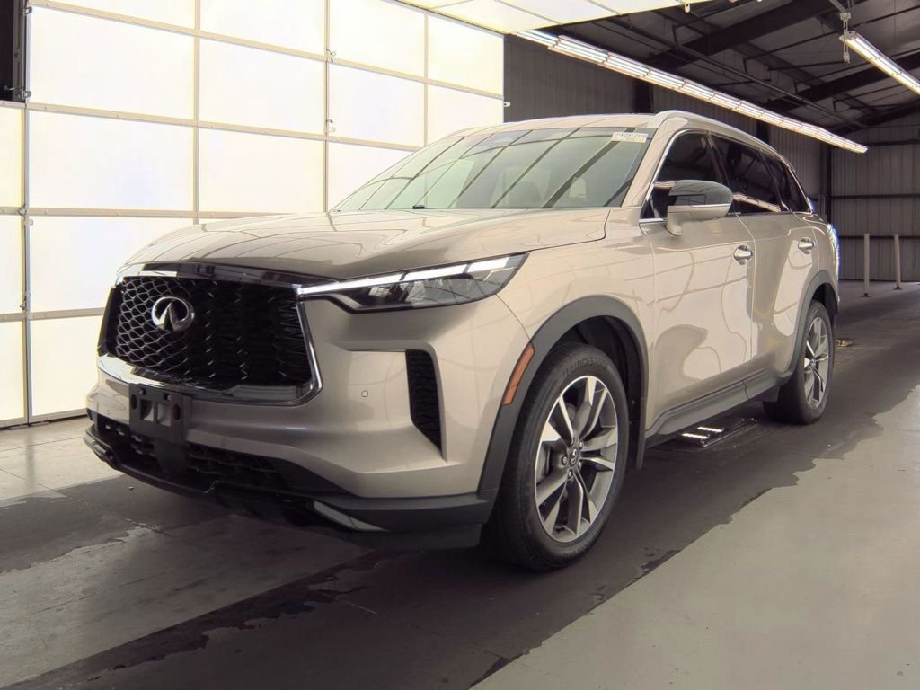Used 2023 Silver INFINITI LUXE image 1