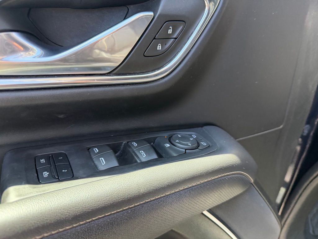 Used 2023 Silver GMC SLT image 18