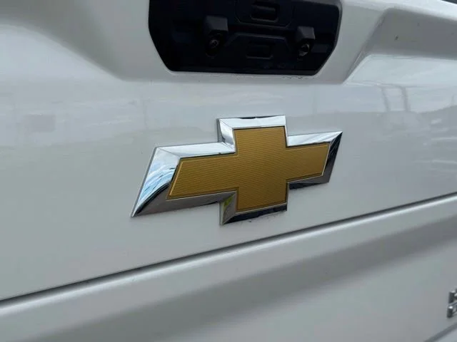 Used 2024 Summit White Chevrolet High Country image 21