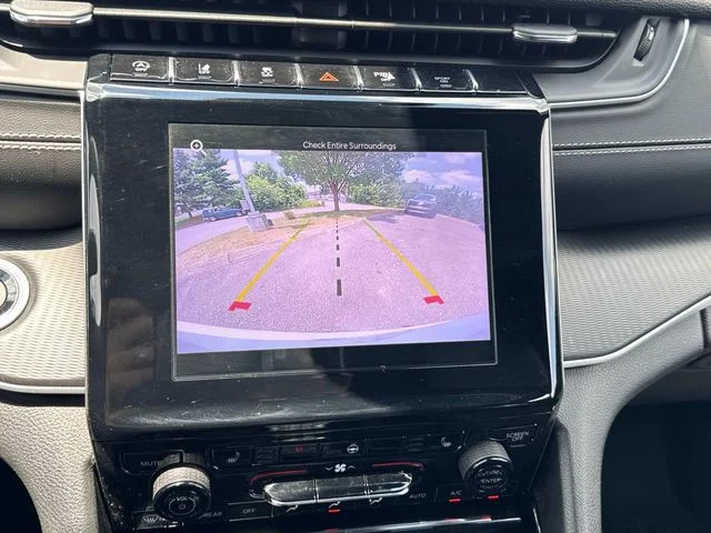 Used 2023 White Jeep Altitude image 38