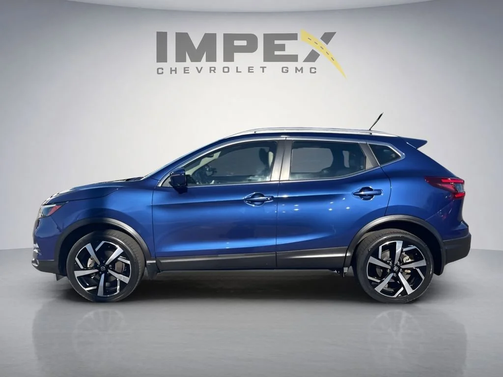 Used 2020 Blue Nissan SL image 2