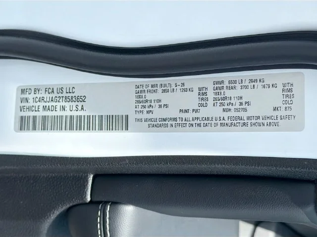 New 2026 Bright White Clear-Coat Exterior Paint Jeep Laredo image 31