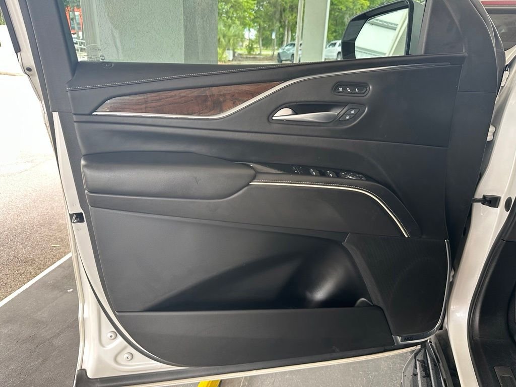 Used 2021 White Cadillac Sport Platinum image 8
